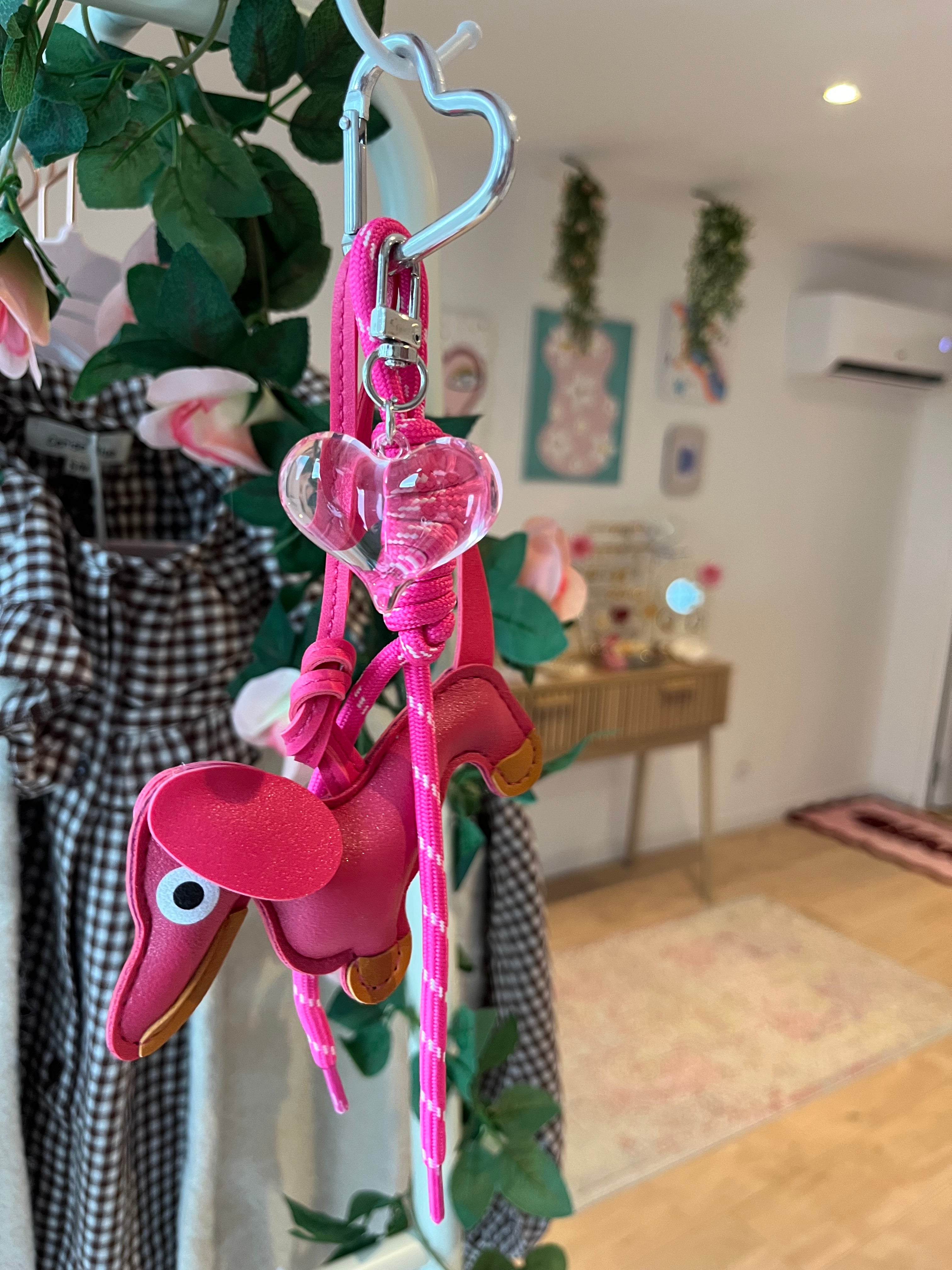 Porte clé teckel rose
